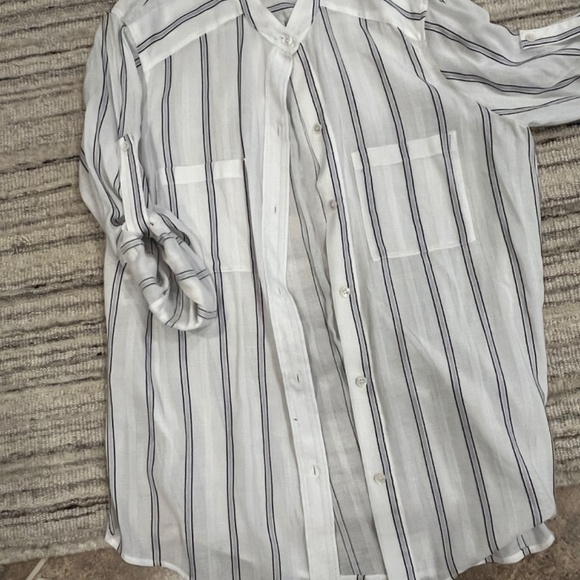 BCBG Max Azria Cotton roll tab sleeve blouse. - Picture 3 of 4